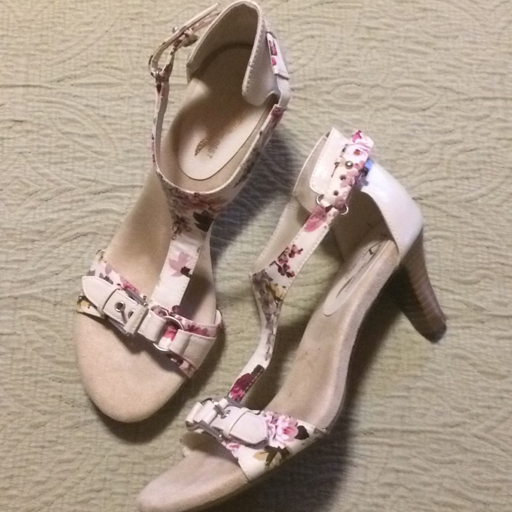 A 2 Floral and tan pumps